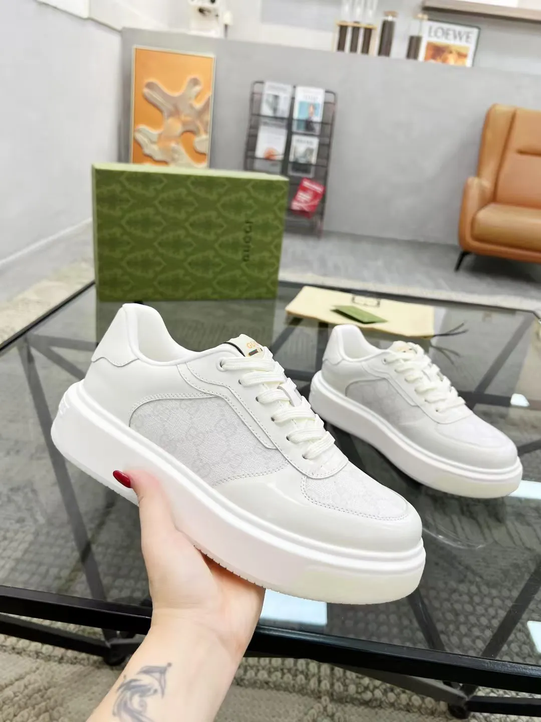 Factory price: 480💰New men's shoes GUCCI [Lightning] latest shoes shipped. Original quality, fashionable, made of special materials, sheepskin lining, brand new packaging. The foot feels super comfortable and the workmanship is impeccable. Size: 38-44, customized 45